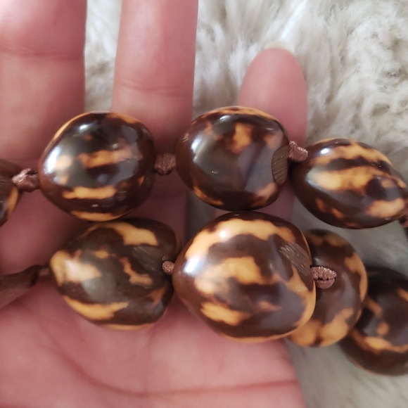 Hawaiian Kukui Nut Lei Necklaces - Picture 4 of 5